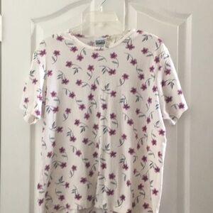 FINAL MARKDOWN Ladies basic editions tee large